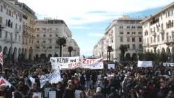 &Sigma;&upsilon;&gamma;&kappa;&epsilon;&nu;&tau;&rho;ώ&sigma;&epsilon;&iota;&sigmaf; &kappa;&alpha;&iota; &pi;&omicron;&rho;&epsilon;ί&epsilon;&sigmaf; &sigma;&tau;&omicron; &kappa;έ&nu;&tau;&rho;&omicron; &tau;&eta;&sigmaf; &Theta;&epsilon;&sigma;&sigma;&alpha;&lambda;&omicron;&nu;ί&kappa;&eta;&sigmaf; &sigma;&tau;&omicron; &pi;&lambda;&alpha;ί&sigma;&iota;&omicron; &tau;&eta;&sigmaf; &sigma;&eta;&mu;&epsilon;&rho;&iota;&nu;ή&sigmaf; 24&omega;&rho;&eta;&sigmaf; &pi;&alpha;&nu;&epsilon;&lambda;&lambda;&alpha;&delta;&iota;&kappa;ή&sigmaf; &alpha;&pi;&epsilon;&rho;&gamma;ί&alpha;&sigmaf;