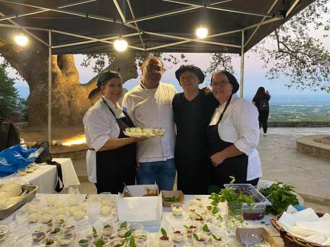 &Mu;&epsilon; &mu;&epsilon;&gamma;ά&lambda;&eta; &epsilon;&pi;&iota;&tau;&upsilon;&chi;ί&alpha; &omicron;&lambda;&omicron;&kappa;&lambda;&eta;&rho;ώ&theta;&eta;&kappa;&epsilon; &tau;&omicron; &laquo;Naoussa Street Food Festival &ndash; Wine Edition 2026&raquo; &ndash; &Omicron;&iota; &laquo;1550&raquo; &xi;&epsilon;&sigma;ή&kappa;&omega;&sigma;&alpha;&nu; &tau;&eta; &Nu;ά&omicron;&upsilon;&sigma;&alpha;