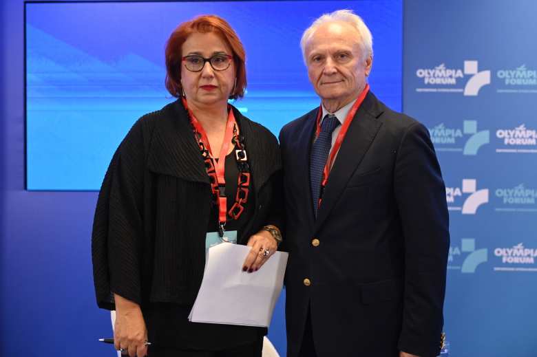 &Gamma;&iota;ά&nu;&nu;&eta;&sigmaf; &Alpha;&nu;&delta;&rho;&iota;&alpha;&nu;ό&sigmaf;-Olympia Forum VII: &laquo;&Epsilon;&rho;&gamma;&alpha;&zeta;ό&mu;&alpha;&sigma;&tau;&epsilon; &gamma;&iota;&alpha; έ&nu;&alpha; &nu;έ&omicron; &pi;&alpha;&rho;&alpha;&gamma;&omega;&gamma;&iota;&kappa;ό &pi;&rho;ό&tau;&upsilon;&pi;&omicron;, &alpha;&nu;&tau;&alpha;&gamma;&omega;&nu;&iota;&sigma;&tau;&iota;&kappa;ό, &alpha;&nu;&theta;&epsilon;&kappa;&tau;&iota;&kappa;ό, &tau;&epsilon;&chi;&nu;&omicron;&lambda;&omicron;&gamma;&iota;&kappa;ά ώ&rho;&iota;&mu;&omicron; &kappa;&alpha;&iota; &epsilon;&xi;&omega;&sigma;&tau;&rho;&epsilon;&phi;έ&sigmaf;&raquo;