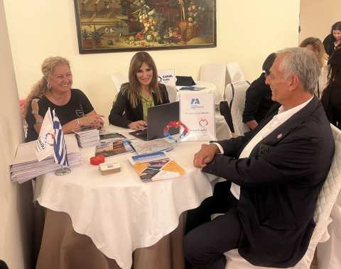 &Eta; &Pi;&Kappa;&Mu; &epsilon;&nu;&delta;&upsilon;&nu;&alpha;&mu;ώ&nu;&epsilon;&iota; &tau;&iota;&sigmaf; &sigma;&upsilon;&nu;&epsilon;&rho;&gamma;&alpha;&sigma;ί&epsilon;&sigmaf; &tau;&eta;&sigmaf; &sigma;&tau;&eta;&nu; &iota;&tau;&alpha;&lambda;&iota;&kappa;ή &tau;&omicron;&upsilon;&rho;&iota;&sigma;&tau;&iota;&kappa;ή &alpha;&gamma;&omicron;&rho;ά: &Sigma;&upsilon;&mu;&mu;&epsilon;&tau;&omicron;&chi;ή &sigma;&epsilon; &sigma;&tau;&omicron;&chi;&epsilon;&upsilon;&mu;έ&nu;&epsilon;&sigmaf; &Beta;2&Beta; &sigma;&upsilon;&nu;&alpha;&nu;&tau;ή&sigma;&epsilon;&iota;&sigmaf; &sigma;&tau;&eta; &Nu;ά&pi;&omicron;&lambda;&eta;, &mu;&epsilon; &epsilon;&pi;&alpha;&gamma;&gamma;&epsilon;&lambda;&mu;&alpha;&tau;ί&epsilon;&sigmaf; &tau;&omicron;&upsilon; &tau;&omicron;&upsilon;&rho;&iota;&sigma;&mu;&omicron;ύ