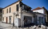 &Sigma;&epsilon;&iota;&sigma;&mu;ό&sigmaf; &sigma;&tau;&eta; &Sigma;ά&mu;&omicron;: &Tau;&rho;&alpha;&gamma;&omega;&delta;ί&alpha; &mu;&epsilon; &delta;ύ&omicron; &nu;&epsilon;&kappa;&rho;ά &pi;&alpha;&iota;&delta;&iota;ά &pi;&omicron;&upsilon; &kappa;&alpha;&tau;&alpha;&pi;&lambda;&alpha;&kappa;ώ&theta;&eta;&kappa;&alpha;&nu; &alpha;&pi;ό &tau;&omicron;ί&chi;&omicron;