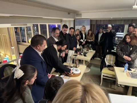 Έ&kappa;&omicron;&psi;&epsilon; &tau;&eta;&nu; &Pi;&rho;&omega;&tau;&omicron;&chi;&rho;&omicron;&nu;&iota;ά&tau;&iota;&kappa;&eta; &pi;ί&tau;&alpha; &omicron; &Sigma;ύ&lambda;&lambda;&omicron;&gamma;&omicron;&sigmaf; &Tau;&rho;&iota;&tau;έ&kappa;&nu;&omega;&nu; &Nu;. &Eta;&mu;&alpha;&theta;ί&alpha;&sigmaf;