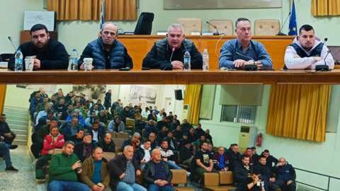 &Beta;&gamma;ά&zeta;&omicron;&upsilon;&nu; &tau;&alpha; &tau;&rho;&alpha;&kappa;&tau;έ&rho; &omicron;&iota; &alpha;&gamma;&rho;ό&tau;&epsilon;&sigmaf; &tau;&eta;&sigmaf; &Alpha;&lambda;&epsilon;&xi;ά&nu;&delta;&rho;&epsilon;&iota;&alpha;&sigmaf; &sigma;&tau;ή&nu;&omicron;&nu;&tau;&alpha;&sigmaf; &tau;&omicron; &mu;&pi;&lambda;ό&kappa;&omicron; &Nu;&eta;&sigma;&epsilon;&lambda;ί&omicron;&upsilon; - &Pi;&omicron;&iota;&alpha; &tau;&alpha; &alpha;&iota;&tau;ή&mu;&alpha;&tau;&alpha; &tau;&omicron;&upsilon;&sigmaf;