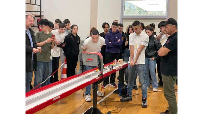 &Sigma;&tau;&eta; &Sigma;&iota;&gamma;&kappa;&alpha;&pi;&omicron;ύ&rho;&eta; &gamma;&iota;&alpha; &tau;&omicron;&nu; &pi;&alpha;&gamma;&kappa;ό&sigma;&mu;&iota;&omicron; &tau;&epsilon;&lambda;&iota;&kappa;ό &tau;&omicron;&upsilon; STEM Racing &eta; &omicron;&mu;ά&delta;&alpha; &amp; Hercus Racing &amp; &tau;&eta;&sigmaf; &Alpha;&mu;&epsilon;&rho;&iota;&kappa;&alpha;&nu;&iota;&kappa;ή&sigmaf; &Gamma;&epsilon;&omega;&rho;&gamma;&iota;&kappa;ή&sigmaf; &Sigma;&chi;&omicron;&lambda;ή&sigmaf;