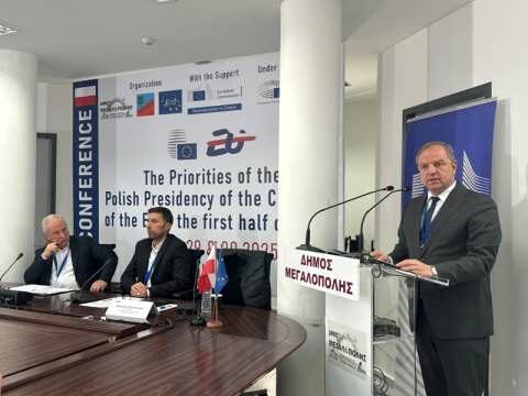 &Sigma;&tau;&alpha;&mu;&epsilon;&nu;ί&tau;&eta;&sigmaf;: &laquo;&Eta; &alpha;&nu;&theta;&epsilon;&kappa;&tau;&iota;&kappa;ό&tau;&eta;&tau;&alpha; &tau;&omicron;&upsilon; &pi;&rho;&omega;&tau;&omicron;&gamma;&epsilon;&nu;&omicron;ύ&sigmaf; &tau;&omicron;&mu;έ&alpha;, &eta; &mu;&epsilon;&gamma;&alpha;&lambda;ύ&tau;&epsilon;&rho;&eta; &pi;&rho;ό&kappa;&lambda;&eta;&sigma;&eta; &pi;&omicron;&upsilon; &alpha;&nu;&tau;&iota;&mu;&epsilon;&tau;&omega;&pi;ί&zeta;&omicron;&upsilon;&mu;&epsilon;&raquo;