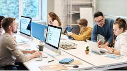 &Epsilon;&rho;&gamma;&alpha;&zeta;ό&mu;&epsilon;&nu;&omicron;&iota; &sigma;&tau;&eta;&nu; &Epsilon;&Epsilon;: &Tau;&omicron; 7% &epsilon;&rho;&gamma;ά&sigma;&tau;&eta;&kappa;&epsilon; &pi;&omicron;&lambda;&lambda;έ&sigmaf; ώ&rho;&epsilon;&sigmaf; &tau;&omicron; 2022