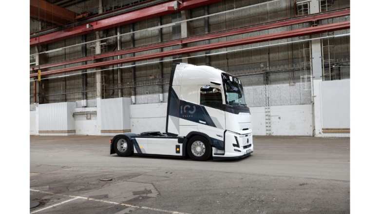 &Eta; VolvoTrucks &gamma;&iota;&omicron;&rho;&tau;ά&zeta;&epsilon;&iota; 100 &chi;&rho;ό&nu;&iota;&alpha; &iota;&sigma;&tau;&omicron;&rho;ί&alpha;&sigmaf; &mu;&epsilon; &mu;&iota;&alpha; &mu;&omicron;&nu;&alpha;&delta;&iota;&kappa;ή &epsilon;&pi;&epsilon;&tau;&epsilon;&iota;&alpha;&kappa;ή έ&kappa;&delta;&omicron;&sigma;&eta;