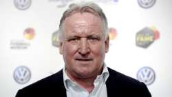 &Pi;έ&theta;&alpha;&nu;&epsilon; &omicron; &Alpha;&nu;&tau;&rho;έ&alpha;&sigmaf; &Mu;&pi;&rho;έ&mu;&epsilon;