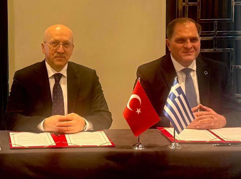 &Gamma;. &Pi;&iota;&tau;&sigma;&iota;&lambda;ή&sigmaf;: &Omicron;&iota; &pi;έ&nu;&tau;&epsilon; &tau;&omicron;&mu;&epsilon;ί&sigmaf; &sigma;&upsilon;&nu;&epsilon;&rho;&gamma;&alpha;&sigma;ί&alpha;&sigmaf; &mu;&epsilon; &tau;&alpha; &tau;&omicron;&upsilon;&rho;&kappa;&iota;&kappa;ά &tau;&epsilon;&lambda;&omega;&nu;&epsilon;ί&alpha; - &Sigma;&upsilon;&nu;ά&nu;&tau;&eta;&sigma;&eta; &mu;&epsilon; &Upsilon;&phi;. &Epsilon;&mu;&pi;&omicron;&rho;ί&omicron;&upsilon; &tau;&eta;&sigmaf; &Tau;&omicron;&upsilon;&rho;&kappa;ί&alpha;&sigmaf;