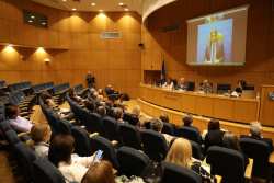&Alpha;&upsilon;&gamma;&epsilon;&nu;ά&kappa;&eta;&sigmaf;: &Eta; &Epsilon;&lambda;&lambda;&eta;&nu;ί&delta;&alpha; &alpha;&gamma;&rho;ό&tau;&iota;&sigma;&sigma;&alpha; &epsilon;ί&nu;&alpha;&iota; &eta; &psi;&upsilon;&chi;ή &tau;&eta;&sigmaf; &epsilon;&lambda;&lambda;&eta;&nu;&iota;&kappa;ή&sigmaf; &pi;&epsilon;&rho;&iota;&phi;έ&rho;&epsilon;&iota;&alpha;&sigmaf;