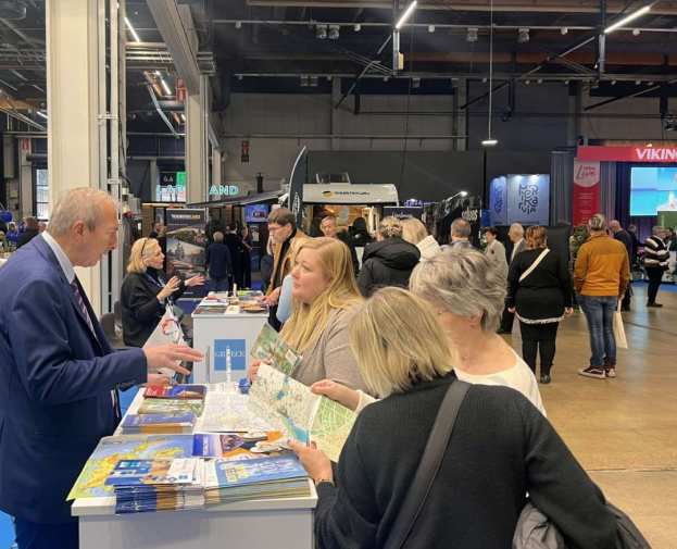 &Eta; &Pi;&epsilon;&rho;&iota;&phi;έ&rho;&epsilon;&iota;&alpha; &Kappa;&epsilon;&nu;&tau;&rho;&iota;&kappa;ή&sigmaf; &Mu;&alpha;&kappa;&epsilon;&delta;&omicron;&nu;ί&alpha;&sigmaf; &sigma;&epsilon; &delta;&iota;&epsilon;&theta;&nu;&epsilon;ί&sigmaf; &tau;&omicron;&upsilon;&rho;&iota;&sigma;&tau;&iota;&kappa;έ&sigmaf; &epsilon;&kappa;&theta;έ&sigma;&epsilon;&iota;&sigmaf; &sigma;&epsilon; &Alpha;&upsilon;&sigma;&tau;&rho;ί&alpha; &kappa;&alpha;&iota; &Phi;&iota;&nu;&lambda;&alpha;&nu;&delta;ί&alpha;