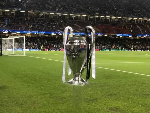 &Omicron;&iota; ό&mu;&iota;&lambda;&omicron;&iota; &tau;&omicron;&upsilon; Champions League - &Chi;&omega;&rho;ί&sigmaf; &epsilon;&lambda;&lambda;&eta;&nu;&iota;&kappa;ή &epsilon;&kappa;&pi;&rho;&omicron;&sigma;ώ&pi;&eta;&sigma;&eta; &omicron;&iota; ό&mu;&iota;&lambda;&omicron;&iota; &tau;&omicron;&upsilon; Europa League