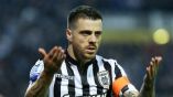 &Beta;&iota;&epsilon;ϊ&rho;ί&nu;&iota;&alpha; &pi;&rho;&omicron;&sigmaf; FIFA &kappa;&alpha;&iota; UEFA : &Alpha;&gamma;&alpha;&pi;ά&mu;&epsilon; &tau;&omicron; ί&delta;&iota;&omicron; &pi;&omicron;&delta;ό&sigma;&phi;&alpha;&iota;&rho;&omicron;; - &Epsilon;&pi;έ&sigma;&tau;&rho;&epsilon;&psi;&alpha; &sigma;&tau;&eta; &Mu;&alpha;&kappa;&epsilon;&delta;&omicron;&nu;ί&alpha; (&Tau;&eta;&nu; &mu;&omicron;&nu;&alpha;&delta;&iota;&kappa;ή, &alpha;&upsilon;&theta;&epsilon;&nu;&tau;&iota;&kappa;ή, &epsilon;&lambda;&lambda;&eta;&nu;&iota;&kappa;ή)