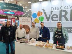 &Sigma;&upsilon;&mu;&mu;&epsilon;&tau;&omicron;&chi;ή &tau;&omicron;&upsilon; &Delta;ή&mu;&omicron;&upsilon; &Beta;έ&rho;&omicron;&iota;&alpha;&sigmaf; &sigma;&tau;&eta;&nu; 39&eta; Philoxenia