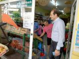&Alpha;&Pi;. &Beta;&Epsilon;&Sigma;&Upsilon;&Rho;&Omicron;&Pi;&Omicron;&Upsilon;&Lambda;&Omicron;&Sigma;: "&Epsilon;&rho;&chi;ό&mu;&alpha;&sigma;&tau;&epsilon; &gamma;&iota;&alpha; &nu;&alpha; &delta;ώ&sigma;&omicron;&upsilon;&mu;&epsilon; &alpha;&nu;ά&sigma;&alpha; &kappa;&alpha;&iota; &epsilon;&lambda;&pi;ί&delta;&alpha; &sigma;&tau;&omicron;&nu; &epsilon;&mu;&pi;&omicron;&rho;&iota;&kappa;ό &kappa;ό&sigma;&mu;&omicron; &kappa;&alpha;&iota; &sigma;&tau;&omicron;&upsilon;&sigmaf; &epsilon;&pi;&alpha;&gamma;&gamma;&epsilon;&lambda;&mu;&alpha;&tau;ί&epsilon;&sigmaf;"