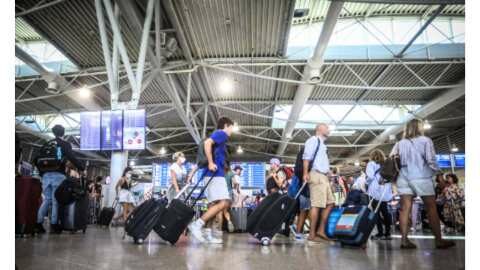 &Mu;&epsilon; &tau;&eta;&nu; &Epsilon;&Kappa;&Alpha;&Alpha; &tau;&alpha;&xi;ί&delta;&epsilon;&psi;&alpha;&nu; &sigma;&tau;&omicron; &epsilon;&xi;&omega;&tau;&epsilon;&rho;&iota;&kappa;ό 345.829 &alpha;&sigma;&phi;&alpha;&lambda;&iota;&sigma;&mu;έ&nu;&omicron;&iota; &tau;&omicron;&upsilon; e-&Epsilon;&Phi;&Kappa;&Alpha; &tau;&omicron; 2022 - &Epsilon;&kappa;&delta;ί&delta;&epsilon;&tau;&alpha;&iota; &alpha;&pi;&lambda;ά &kappa;&alpha;&iota; &eta;&lambda;&epsilon;&kappa;&tau;&rho;&omicron;&nu;&iota;&kappa;ά &gamma;&iota;&alpha; ό&sigma;&omicron;&upsilon;&sigmaf; &tau;&alpha;&xi;&iota;&delta;έ&psi;&omicron;&upsilon;&nu; &sigma;&epsilon; &Epsilon;.&Epsilon;. &kappa;&alpha;&iota; ά&lambda;&lambda;&epsilon;&sigmaf; 5 &chi;ώ&rho;&epsilon;&sigmaf;