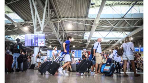 &Mu;&epsilon; &tau;&eta;&nu; &Epsilon;&Kappa;&Alpha;&Alpha; &tau;&alpha;&xi;ί&delta;&epsilon;&psi;&alpha;&nu; &sigma;&tau;&omicron; &epsilon;&xi;&omega;&tau;&epsilon;&rho;&iota;&kappa;ό 345.829 &alpha;&sigma;&phi;&alpha;&lambda;&iota;&sigma;&mu;έ&nu;&omicron;&iota; &tau;&omicron;&upsilon; e-&Epsilon;&Phi;&Kappa;&Alpha; &tau;&omicron; 2022 - &Epsilon;&kappa;&delta;ί&delta;&epsilon;&tau;&alpha;&iota; &alpha;&pi;&lambda;ά &kappa;&alpha;&iota; &eta;&lambda;&epsilon;&kappa;&tau;&rho;&omicron;&nu;&iota;&kappa;ά &gamma;&iota;&alpha; ό&sigma;&omicron;&upsilon;&sigmaf; &tau;&alpha;&xi;&iota;&delta;έ&psi;&omicron;&upsilon;&nu; &sigma;&epsilon; &Epsilon;.&Epsilon;. &kappa;&alpha;&iota; ά&lambda;&lambda;&epsilon;&sigmaf; 5 &chi;ώ&rho;&epsilon;&sigmaf;