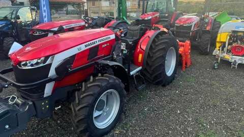 &Tau;&alpha; &Tau;&rho;&alpha;&kappa;&tau;έ&rho; &tau;&eta;&sigmaf; Massey Ferguson &sigma;&tau;&eta;&nu; &Epsilon;&mu;&pi;&omicron;&rho;&omicron;&pi;&alpha;&nu;ή&gamma;&upsilon;&rho;&eta; &Mu;&epsilon;&sigma;&sigma;ή&nu;&eta;&sigmaf;