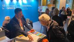 &Eta; &Pi;&epsilon;&rho;&iota;&phi;έ&rho;&epsilon;&iota;&alpha; &Kappa;&epsilon;&nu;&tau;&rho;&iota;&kappa;ή&sigmaf; &Mu;&alpha;&kappa;&epsilon;&delta;&omicron;&nu;ί&alpha;&sigmaf; &sigma;&tau;&eta; &delta;&iota;&epsilon;&theta;&nu;ή έ&kappa;&theta;&epsilon;&sigma;&eta; &tau;&omicron;&upsilon;&rho;&iota;&sigma;&mu;&omicron;ύ REISELIVSMESSEN &tau;&omicron;&upsilon; Ό&sigma;&lambda;&omicron;