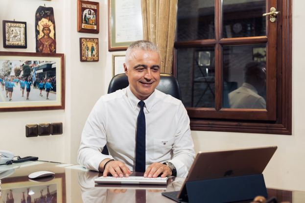 &Epsilon;&rho;ώ&tau;&eta;&sigma;&eta; &Lambda;.&Tau;&sigma;&alpha;&beta;&delta;&alpha;&rho;ί&delta;&eta; &sigma;&tau;&eta;&nu; &beta;&omicron;&upsilon;&lambda;ή &gamma;&iota;&alpha; &tau;&omicron; &pi;&rho;ό&gamma;&rho;&alpha;&mu;&mu;&alpha; &laquo;&Epsilon;&Xi;&Omicron;&Iota;&Kappa;&Omicron;&Nu;&Omicron;&Mu;&Omega; &Kappa;&Alpha;&Tau;&rsquo; &Omicron;&Iota;&Kappa;&Omicron;&Nu; &Iota;&Iota;&raquo;