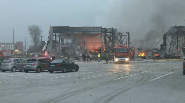 &Tau;&rho;&alpha;&gamma;&omega;&delta;ί&alpha;: &Nu;&epsilon;&kappa;&rho;έ&sigmaf; &tau;έ&sigma;&sigma;&epsilon;&rho;&iota;&sigmaf; &epsilon;&rho;&gamma;&alpha;&zeta;ό&mu;&epsilon;&nu;&epsilon;&sigmaf; &alpha;&pi;ό έ&kappa;&rho;&eta;&xi;&eta; &sigma;&epsilon; &epsilon;&rho;&gamma;&omicron;&sigma;&tau;ά&sigma;&iota;&omicron;