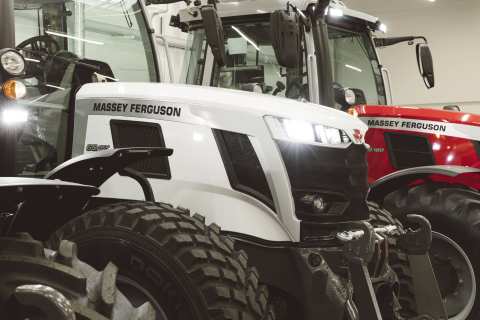 Massey Ferguson I MF BY YOU - &Pi;ά&nu;&tau;&alpha; &delta;ί&pi;&lambda;&alpha; &sigma;&tau;&omicron;&nu; &alpha;&gamma;&rho;ό&tau;&eta;