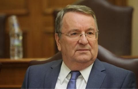 &Omicron; &Upsilon;&phi;&upsilon;&pi;&omicron;&upsilon;&rho;&gamma;ό&sigmaf; &Mu;&epsilon;&tau;&alpha;&phi;&omicron;&rho;ώ&nu; &pi;&rho;&omicron;&sigmaf; &tau;&omicron;&nu; &Gamma;&iota;ώ&rho;&gamma;&omicron; &Kappa;&alpha;&rho;&alpha;&sigma;&mu;ά&nu;&eta;:  &laquo;&Epsilon;&nu;&tau;ό&sigmaf; &tau;&omicron;&upsilon; &mu;&eta;&nu;ό&sigmaf; &eta; &lambda;ύ&sigma;&eta; &sigma;&tau;&omicron; &pi;&rho;ό&beta;&lambda;&eta;&mu;&alpha; &tau;&omega;&nu; &iota;&delta;&iota;&omicron;&kappa;&tau;&eta;&tau;ώ&nu; &phi;&omicron;&rho;&tau;&eta;&gamma;ώ&nu;&raquo;!