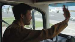 Volvo Trucks I STOP, LOOK, WAVE!  &Mu;&omicron;&upsilon;&sigma;&iota;&kappa;ό &beta;ί&nu;&tau;&epsilon;&omicron; &gamma;&iota;&alpha; &tau;&eta;&nu; &epsilon;&nu;ί&sigma;&chi;&upsilon;&sigma;&eta; &tau;&eta;&sigmaf; &omicron;&delta;&iota;&kappa;ή&sigmaf; &alpha;&sigma;&phi;ά&lambda;&epsilon;&iota;&alpha;&sigmaf; &alpha;&pi;ό &tau;&eta; Volvo Trucks