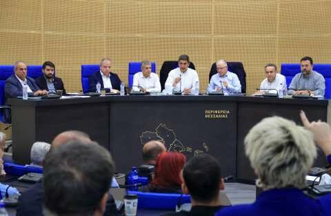 &Lambda;&epsilon;&upsilon;&tau;&epsilon;&rho;ή&sigmaf; &Alpha;&upsilon;&gamma;&epsilon;&nu;ά&kappa;&eta;&sigmaf; &sigma;&epsilon; &pi;&alpha;&rho;&alpha;&gamma;&omega;&gamma;&omicron;ύ&sigmaf; &sigma;&tau;&eta; &Lambda;ά&rho;&iota;&sigma;&alpha;: &laquo;&Delta;&epsilon;&nu; &theta;&alpha; &kappa;&iota;&omicron;&tau;έ&psi;&omicron;&upsilon;&mu;&epsilon;, &theta;&alpha; &kappa;&rho;&alpha;&tau;ή&sigma;&omicron;&upsilon;&mu;&epsilon; &tau;&omicron; &lambda;ό&gamma;&omicron; &mu;&alpha;&sigmaf; &alpha;&pi;έ&nu;&alpha;&nu;&tau;ί &sigma;&alpha;&sigmaf;&raquo;