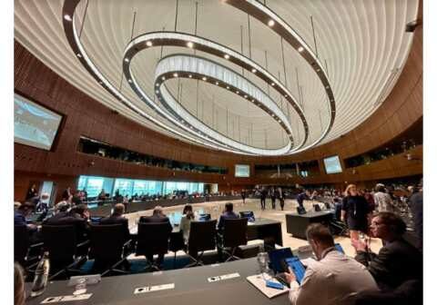 &Epsilon;&pi;&tau;ά &mu;έ&tau;&rho;&alpha; &gamma;&iota;&alpha; &tau;&omicron; &mu;έ&lambda;&lambda;&omicron;&nu; &tau;&eta;&sigmaf; &epsilon;&upsilon;&rho;&omega;&pi;&alpha;ϊ&kappa;ή&sigmaf; &gamma;&epsilon;&omega;&rho;&gamma;ί&alpha;&sigmaf;