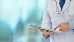 &Delta;ό&mu;&nu;&alpha; &Mu;&iota;&chi;&alpha;&eta;&lambda;ί&delta;&omicron;&upsilon;: &laquo;&Upsilon;&pi;&epsilon;&rho;&delta;&iota;&pi;&lambda;&alpha;&sigma;&iota;ά&zeta;&omicron;&upsilon;&mu;&epsilon; &tau;&omicron;&upsilon;&sigmaf; &gamma;&iota;&alpha;&tau;&rho;&omicron;ύ&sigmaf; &tau;&omicron;&upsilon; &Kappa;&Epsilon;&Pi;&Alpha; &kappa;&alpha;&iota; &alpha;&upsilon;&xi;ά&nu;&omicron;&upsilon;&mu;&epsilon; &tau;&iota;&sigmaf; &epsilon;&iota;&delta;&iota;&kappa;ό&tau;&eta;&tau;έ&sigmaf; &tau;&omicron;&upsilon;&sigmaf;&raquo;