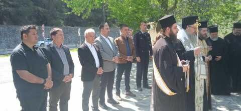 &Pi;&alpha;&rho;ώ&nu; &sigma;&tau;&omicron; &Mu;&nu;&eta;&mu;ό&sigma;&upsilon;&nu;&omicron; &tau;&omega;&nu; 21 &mu;&alpha;&theta;&eta;&tau;ώ&nu; &alpha;&pi;ό &tau;&omicron; &Mu;&alpha;&kappa;&rho;&omicron;&chi;ώ&rho;&iota; &omicron; &Delta;ή&mu;&alpha;&rho;&chi;&omicron;&sigmaf; &Beta;έ&rho;&omicron;&iota;&alpha;&sigmaf;