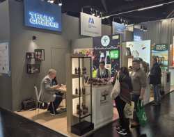 &Eta; &Pi;&epsilon;&rho;&iota;&phi;έ&rho;&epsilon;&iota;&alpha; &Kappa;&epsilon;&nu;&tau;&rho;&iota;&kappa;ή&sigmaf; &Mu;&alpha;&kappa;&epsilon;&delta;&omicron;&nu;ί&alpha;&sigmaf; &sigma;&tau;&eta; &delta;&iota;&epsilon;&theta;&nu;ή έ&kappa;&theta;&epsilon;&sigma;&eta; BioFach &sigma;&tau;&eta; &Nu;&upsilon;&rho;&epsilon;&mu;&beta;έ&rho;&gamma;&eta;