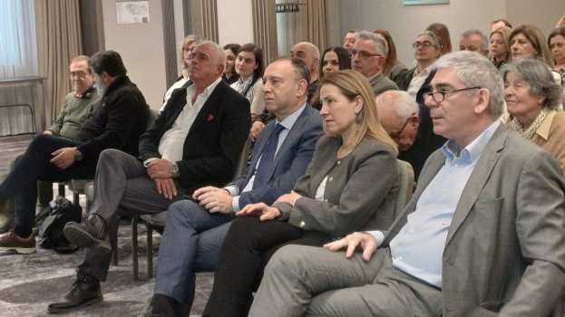 &Chi;&rho;. &Kappa;έ&lambda;&lambda;&alpha;&sigmaf;: &laquo;&Sigma;&tau;&rho;&alpha;&tau;&eta;&gamma;&iota;&kappa;ό&sigmaf; &pi;&upsilon;&lambda;ώ&nu;&alpha;&sigmaf; &omicron; &epsilon;&lambda;&lambda;&eta;&nu;&iota;&kappa;ό&sigmaf; &omicron;ί&nu;&omicron;&sigmaf; &ndash; &Epsilon;&pi;&epsilon;&nu;&delta;ύ&omicron;&upsilon;&mu;&epsilon; &sigma;&tau;&eta;&nu; &alpha;&xi;ί&alpha; &kappa;&alpha;&iota; &tau;&eta;&nu; &epsilon;&xi;&omega;&sigma;&tau;&rho;έ&phi;&epsilon;&iota;&alpha;&raquo;