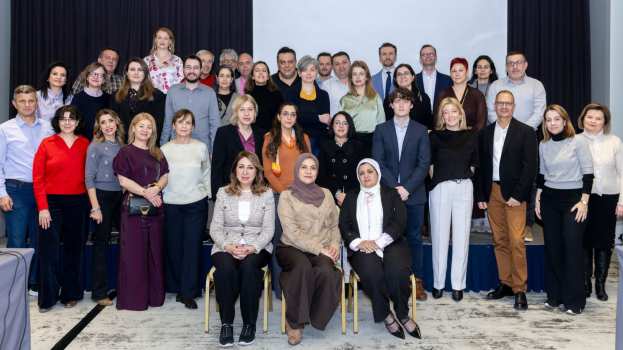 &Omicron;&lambda;&omicron;&kappa;&lambda;&eta;&rho;ώ&theta;&eta;&kappa;&epsilon; &sigma;&tau;&eta; &Theta;&epsilon;&sigma;&sigma;&alpha;&lambda;&omicron;&nu;ί&kappa;&eta; &eta; 12 &Epsilon;&tau;ή&sigma;&iota;&alpha; &Sigma;&upsilon;&nu;ά&nu;&tau;&eta;&sigma;&eta; &tau;&omicron;&upsilon; MED-Amin &mu;&epsilon; &sigma;&upsilon;&mu;&mu;&epsilon;&tau;&omicron;&chi;ή 12 &mu;&epsilon;&sigma;&omicron;&gamma;&epsilon;&iota;&alpha;&kappa;ώ&nu; &chi;&omega;&rho;ώ&nu;