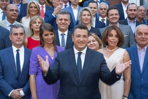 &Alpha;. &Tau;&zeta;&iota;&tau;&zeta;&iota;&kappa;ώ&sigma;&tau;&alpha;&sigmaf; &alpha;&pi;ό &tau;&eta;&nu; &omicron;&rho;&kappa;&omega;&mu;&omicron;&sigma;ί&alpha; &tau;&omicron;&upsilon; &nu;έ&omicron;&upsilon; &Pi;&epsilon;&rho;&iota;&phi;&epsilon;&rho;&epsilon;&iota;&alpha;&kappa;&omicron;ύ &Sigma;&upsilon;&mu;&beta;&omicron;&upsilon;&lambda;ί&omicron;&upsilon;: &laquo;&Chi;&tau;ί&zeta;&omicron;&upsilon;&mu;&epsilon; &tau;&eta; &Mu;&alpha;&kappa;&epsilon;&delta;&omicron;&nu;ί&alpha; &tau;&omicron;&upsilon; 2030 &ndash; &Epsilon;&nu;ώ&nu;&omicron;&upsilon;&mu;&epsilon; &tau;&omicron;&upsilon;&sigmaf; &Mu;&alpha;&kappa;&epsilon;&delta;ό&nu;&epsilon;&sigmaf; &kappa;ά&tau;&omega; &alpha;&pi;ό έ&nu;&alpha; &kappa;&omicron;&iota;&nu;ό ό&rho;&alpha;&mu;&alpha;&raquo;