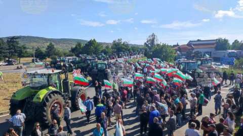 &Beta;&omicron;&upsilon;&lambda;&gamma;&alpha;&rho;ί&alpha;: &Kappa;&iota;&nu;&eta;&tau;&omicron;&pi;&omicron;&iota;ή&sigma;&epsilon;&iota;&sigmaf; &alpha;&gamma;&rho;&omicron;&tau;ώ&nu; &lambda;ό&gamma;&omega; &tau;&omega;&nu; &omicron;&upsilon;&kappa;&rho;&alpha;&nu;&iota;&kappa;ώ&nu; &sigma;&iota;&tau;&eta;&rho;ώ&nu;