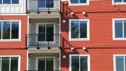 &Epsilon;&Epsilon;: &Tau;&alpha; &epsilon;&nu;&omicron;ί&kappa;&iota;&alpha; &alpha;&upsilon;&xi;ά&nu;&omicron;&nu;&tau;&alpha;&iota;, &omicron;&iota; &tau;&iota;&mu;έ&sigmaf; &tau;&omega;&nu; &kappa;&alpha;&tau;&omicron;&iota;&kappa;&iota;ώ&nu; &mu;&epsilon;&iota;ώ&nu;&omicron;&nu;&tau;&alpha;&iota;