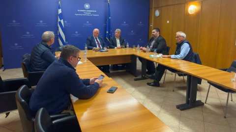 &Kappa;&rho;ή&tau;&eta;: &Sigma;&upsilon;&nu;ά&nu;&tau;&eta;&sigma;&eta; &sigma;&tau;&omicron; &Upsilon;&Pi;&Alpha;&Alpha;&Tau; &gamma;&iota;&alpha; &tau;&eta;&nu; &epsilon;&lambda;&alpha;&iota;&omicron;&kappa;&alpha;&lambda;&lambda;&iota;έ&rho;&gamma;&epsilon;&iota;&alpha; &kappa;&alpha;&iota; &tau;&eta; &sigma;&tau;ή&rho;&iota;&xi;&eta; &tau;&omicron;&upsilon; &pi;&rho;&omega;&tau;&omicron;&gamma;&epsilon;&nu;&omicron;ύ&sigmaf; &tau;&omicron;&mu;έ&alpha;