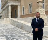 &Lambda;. &Beta;&alpha;&sigma;&iota;&lambda;&epsilon;&iota;ά&delta;&eta;&sigmaf;: Έ&nu;&alpha;&sigmaf; &chi;&rho;ό&nu;&omicron;&sigmaf; &alpha;&pi;ό &tau;&iota;&sigmaf; &epsilon;&kappa;&lambda;&omicron;&gamma;έ&sigmaf; &tau;&eta;&sigmaf; 7&eta;&sigmaf; &Iota;&omicron;&upsilon;&lambda;ί&omicron;&upsilon; 2019