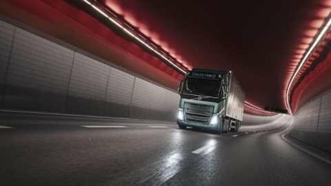 &Tau;&omicron; Volvo FH Electric &kappa;&epsilon;&rho;&delta;ί&zeta;&epsilon;&iota; &tau;&omicron; &beta;&rho;&alpha;&beta;&epsilon;ί&omicron; &ldquo;Truck of the Year 2024&rdquo;