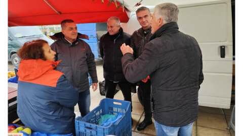 &Eta; &Pi;&epsilon;&rho;&iota;&phi;έ&rho;&epsilon;&iota;&alpha; &Theta;&epsilon;&sigma;&sigma;&alpha;&lambda;ί&alpha;&sigmaf; &sigma;&tau;&eta;&rho;ί&zeta;&epsilon;&iota; &tau;&omicron;&upsilon;&sigmaf; &pi;&alpha;&rho;&alpha;&gamma;&omega;&gamma;&omicron;ύ&sigmaf; &tau;&omega;&nu; &lambda;&alpha;ϊ&kappa;ώ&nu; &alpha;&gamma;&omicron;&rho;ώ&nu;