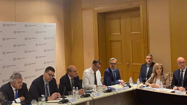 &Eta; &Pi;&epsilon;&rho;&iota;&phi;&epsilon;&rho;&epsilon;&iota;ά&rho;&chi;&eta;&sigmaf; &Kappa;&epsilon;&nu;&tau;&rho;&iota;&kappa;ή&sigmaf; &Mu;&alpha;&kappa;&epsilon;&delta;&omicron;&nu;ί&alpha;&sigmaf; &Alpha;&theta;&eta;&nu;ά &Alpha;&eta;&delta;&omicron;&nu;ά &sigma;&tau;&eta;&nu; &pi;&rho;ώ&tau;&eta; &sigma;&upsilon;&nu;ά&nu;&tau;&eta;&sigma;&eta; &gamma;&iota;&alpha; &tau;&omicron;&nu; &sigma;&chi;&epsilon;&delta;&iota;&alpha;&sigma;&mu;ό &tau;&omicron;&upsilon; &nu;έ&omicron;&upsilon; &Epsilon;&Sigma;&Pi;&Alpha;