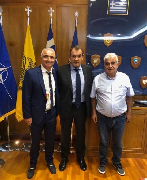 &Sigma;&upsilon;&nu;ά&nu;&tau;&eta;&sigma;&eta; &Lambda;ά&zeta;&alpha;&rho;&omicron;&upsilon; &Tau;&sigma;&alpha;&beta;&delta;&alpha;&rho;ί&delta;&eta; &mu;&epsilon; &tau;&omicron;&nu; &Upsilon;&pi;&omicron;&upsilon;&rho;&gamma;ό &Epsilon;&theta;&nu;&iota;&kappa;ή&sigmaf; Ά&mu;&upsilon;&nu;&alpha;&sigmaf; &kappa;. &Nu;ί&kappa;&omicron; &Pi;&alpha;&nu;&alpha;&gamma;&iota;&omega;&tau;ό&pi;&omicron;&upsilon;&lambda;&omicron;