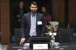 &Kappa;. &Mu;&pi;&alpha;&gamma;&iota;&nu;έ&tau;&alpha;&sigmaf; : &Sigma;&tau;&eta;&rho;ί&zeta;&omicron;&upsilon;&mu;&epsilon; &tau;&omicron;&upsilon;&sigmaf; &delta;&iota;&alpha;&delta;&rho;ό&mu;&omicron;&upsilon;&sigmaf; &alpha;&lambda;&lambda;&eta;&lambda;&epsilon;&gamma;&gamma;ύ&eta;&sigmaf; &kappa;&alpha;&iota; &tau;&iota;&sigmaf; &lambda;ύ&sigma;&epsilon;&iota;&sigmaf; &epsilon;&nu;&tau;ό&sigmaf; &tau;&omicron;&upsilon; &epsilon;&upsilon;&rho;&omega;&pi;&alpha;ϊ&kappa;&omicron;ύ &pi;&lambda;&alpha;&iota;&sigma;ί&omicron;&upsilon;