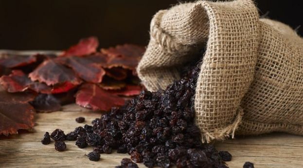 &Sigma;&tau;. &Alpha;&rho;&alpha;&chi;&omega;&beta;ί&tau;&eta;&sigmaf;: &Eta; &Kappa;&upsilon;&beta;έ&rho;&nu;&eta;&sigma;&eta; &omicron;&delta;&eta;&gamma;&epsilon;ί &tau;&omicron; &epsilon;&lambda;&lambda;&eta;&nu;&iota;&kappa;ό superfood, &tau;&eta;&nu; &Kappa;&omicron;&rho;&iota;&nu;&theta;&iota;&alpha;&kappa;ή &Sigma;&tau;&alpha;&phi;ί&delta;&alpha;, &sigma;&epsilon; &kappa;&alpha;&tau;ά&rho;&rho;&epsilon;&upsilon;&sigma;&eta;