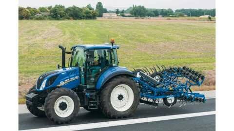 New Holland T5 Electro Command: Έ&nu;&alpha; &tau;&rho;&alpha;&kappa;&tau;έ&rho; &gamma;&iota;&alpha; &tau;&omicron;&nu; &Sigma;ύ&gamma;&chi;&rho;&omicron;&nu;&omicron; &Alpha;&gamma;&rho;ό&tau;&eta; - &Delta;&epsilon;&sigmaf; &tau;&alpha; &chi;&alpha;&rho;&alpha;&kappa;&tau;&eta;&rho;&iota;&sigma;&tau;&iota;&kappa;ά &tau;&omicron;&upsilon;