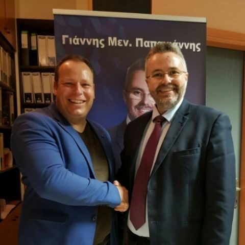 &Omicron; &Chi;&alpha;&rho;ά&lambda;&alpha;&mu;&pi;&omicron;&sigmaf; &Tau;&sigma;&omicron;&lambda;&alpha;&kappa;ί&delta;&eta;&sigmaf; &upsilon;&pi;&omicron;&psi;ή&phi;&iota;&omicron;&sigmaf; &Delta;&eta;&mu;&omicron;&tau;&iota;&kappa;ό&sigmaf; &Sigma;ύ&mu;&beta;&omicron;&upsilon;&lambda;&omicron;&sigmaf; &mu;&epsilon; &tau;&omicron; &sigma;&upsilon;&nu;&delta;&upsilon;&alpha;&sigma;&mu;ό "&Delta;&iota;&kappa;&alpha;ί&omega;&mu;&alpha; &gamma;&iota;&alpha; &Nu;έ&alpha; &Beta;έ&rho;&omicron;&iota;&alpha;"