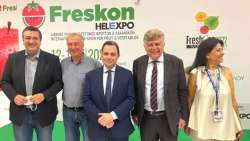 &Gamma;&epsilon;&omega;&rho;&gamma;&alpha;&nu;&tau;ά&sigmaf; &sigma;&tau;&alpha; &epsilon;&gamma;&kappa;&alpha;ί&nu;&iota;&alpha; &tau;&eta;&sigmaf; Freskon 2022: &Pi;&omicron;&iota;ό&tau;&eta;&tau;&alpha; &kappa;&alpha;&iota; &sigma;&upsilon;&nu;&epsilon;&rho;&gamma;&alpha;&tau;&iota;&kappa;ό&tau;&eta;&tau;&alpha; &laquo;ό&pi;&lambda;&alpha;&raquo; &sigma;&tau;&eta;&nu; &alpha;&nu;&tau;&iota;&mu;&epsilon;&tau;ώ&pi;&iota;&sigma;&eta; &tau;&eta;&sigmaf; &kappa;&rho;ί&sigma;&eta;&sigmaf;