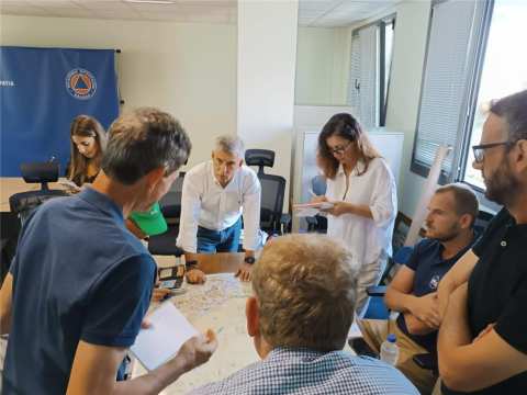 &Sigma;&tau;&eta; &Theta;&epsilon;&sigma;&sigma;&alpha;&lambda;ί&alpha; &Omicron;&lambda;&lambda;&alpha;&nu;&delta;&omicron;ί &epsilon;&pi;&iota;&sigma;&tau;ή&mu;&omicron;&nu;&epsilon;&sigmaf; &gamma;&iota;&alpha; &tau;&eta;&nu; &epsilon;&kappa;&pi;ό&nu;&eta;&sigma;&eta; &sigma;&chi;&epsilon;&delta;ί&omicron;&upsilon; &alpha;&pi;&omicron;&kappa;&alpha;&tau;ά&sigma;&tau;&alpha;&sigma;&eta;&sigmaf; &sigma;&tau;&iota;&sigmaf; &pi;&lambda;&eta;&mu;&mu;&upsilon;&rho;&iota;&sigma;&mu;έ&nu;&epsilon;&sigmaf; &pi;&epsilon;&rho;&iota;&omicron;&chi;έ&sigmaf;